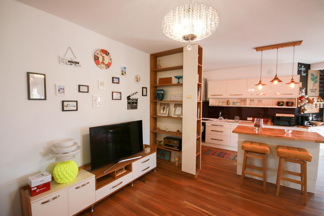 Centre 1 *